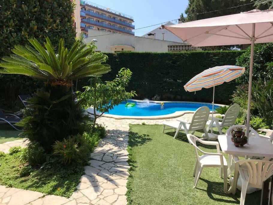 Villa Paquita Calella Bagian luar foto