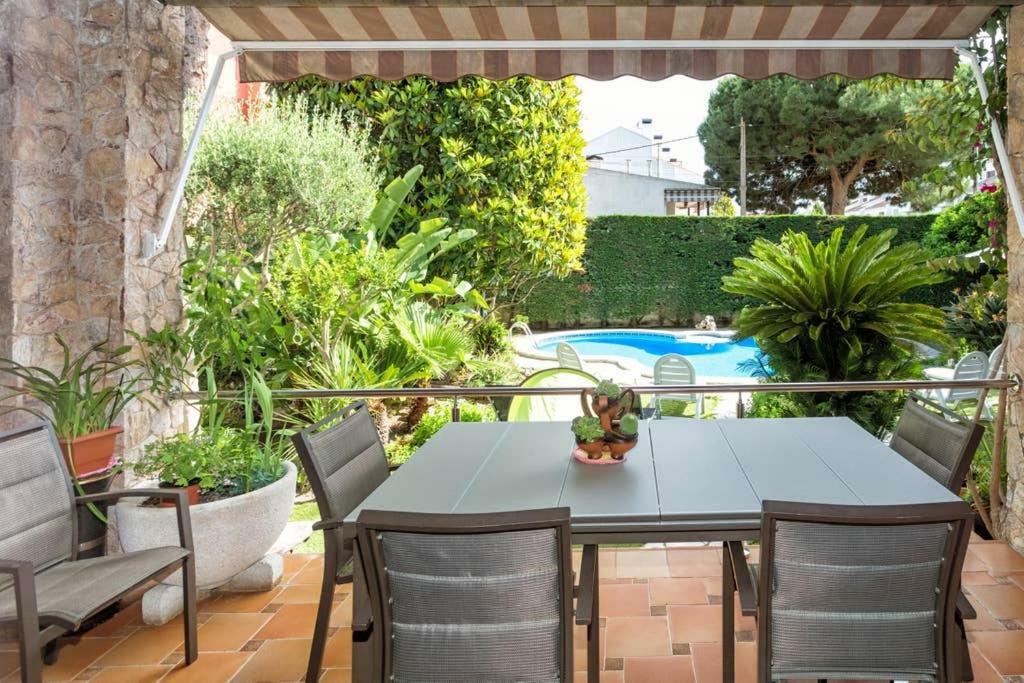 Villa Paquita Calella Bagian luar foto