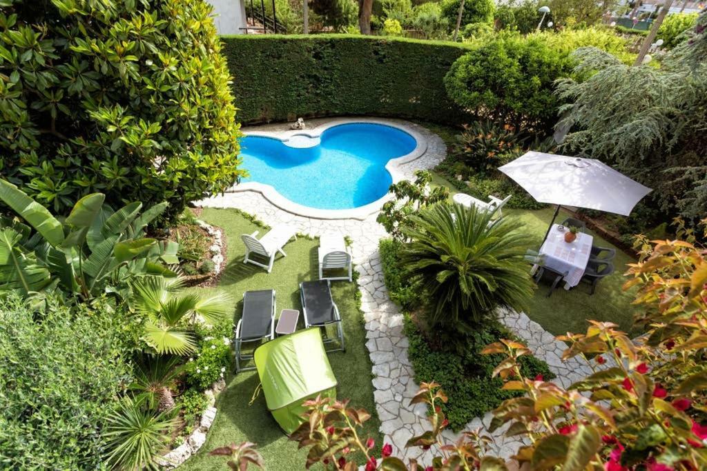 Villa Paquita Calella Bagian luar foto
